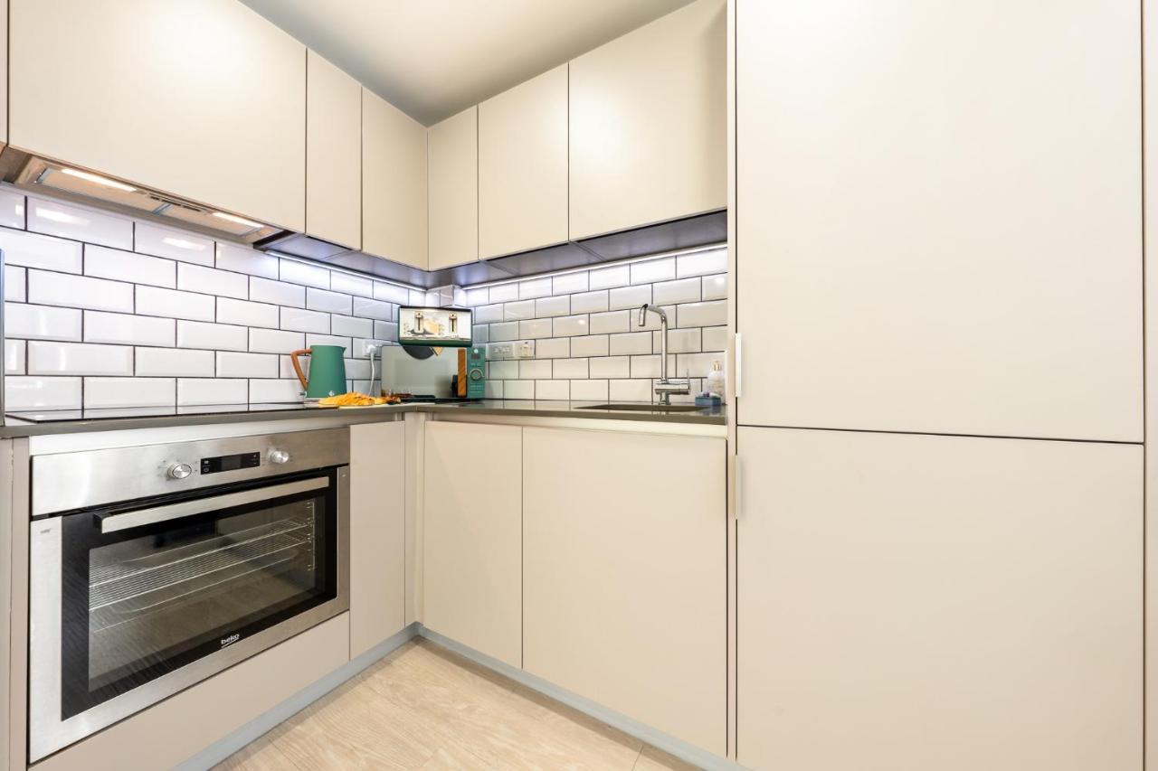 Luxury One Bedroom Serviced Apartment In The Heart Of Бедфорд Екстериор снимка